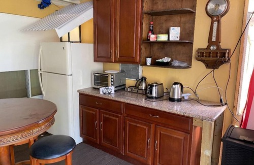 Southside Cottage | Private 2+1 -Room Pool House - walk to waterfront ! Heated salt water pool.