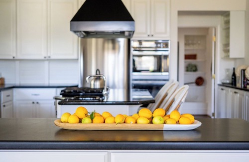 St. Helena House | Private 2.3 acre 6 bed/4.5 ba Napa Valley Estate - Pool, Sauna, Hot Tub