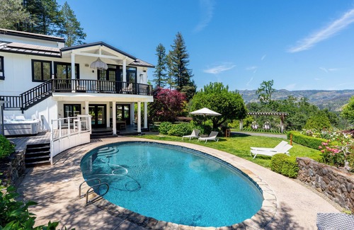 St. Helena House | Private 2.3 acre 6 bed/4.5 ba Napa Valley Estate - Pool, Sauna, Hot Tub
