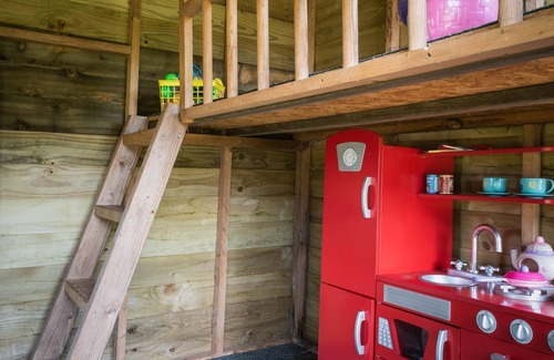 Poltimore Cottage | Private 2 Bed Country Cottage - Parking & 1/2 Acre Garden