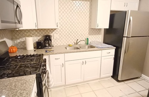 Albuquerque Apartment | Private 2br apt with AC,washer/dryer, Wifi, near UNM,hospitals,CNM,airport,I-25