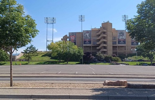 Albuquerque Apartment | Private 2br apt with AC,washer/dryer, Wifi, near UNM,hospitals,CNM,airport,I-25