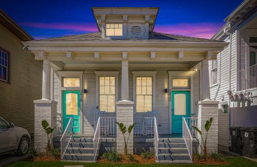 Freret Apartment | Private 2BR in Uptown by Hosteeva