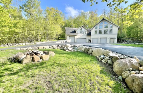 Cohasset House | Private 3+ acre executive retreat 4 "blocks" from Pokegama Lake & bike trailhead