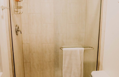 North Springfield House | Private, 4B/3BR Family Oasis that Feels like Home