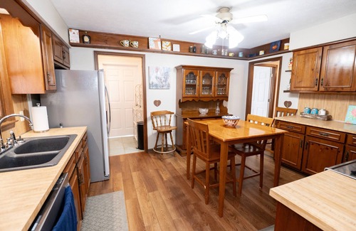 Hamilton House | Private 4BR Retreat Creek View Pool* & Pets