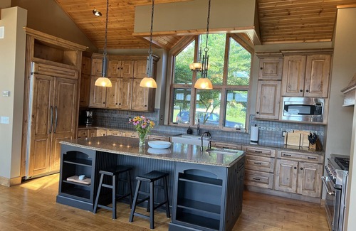 Elizabeth House | Private 50-acre Home Pet Friendly-Huge Greatroom-Firepit-Pond-Gameroom