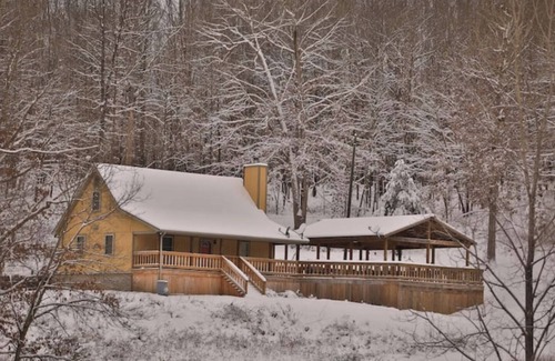 Wakefield Cabin | Private 78 Acres with 5-acre lake and wedding venue in Lucasville, OH
