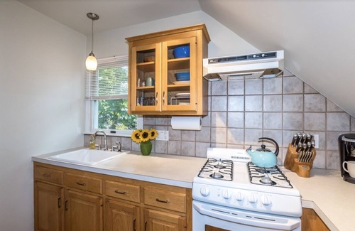 Lake Pocotopaug House | Private Access Studio king bed WiFi all the amenities of a hotel 5⭐️ experience