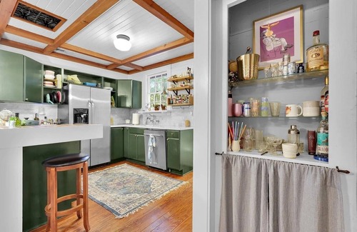 Isle of Hope Historic District House | Private and charming 2-bedroom house with spacious yard and firepit.