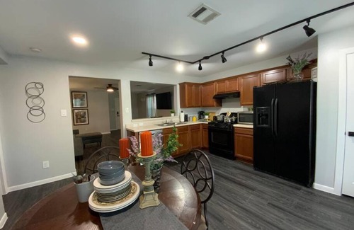 Briarcreek House | Private and relaxing home 15 minutes from Austin.