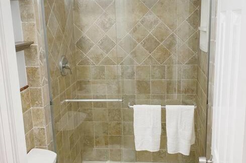 Coram Apartment | Private Apt King Suite, L.I, NY-Hamptons to NYC