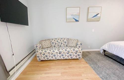 Coram Apartment | Private Apt King Suite, L.I, NY-Hamptons to NYC