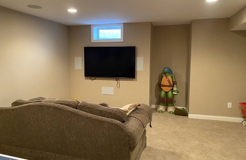 Maxwell Apartment | Private basement bedroom with full bathroom and wet bar