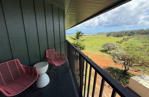 Hanamaulu Apartment | Private Beachfront Ocean View w/Resort Amenities!
