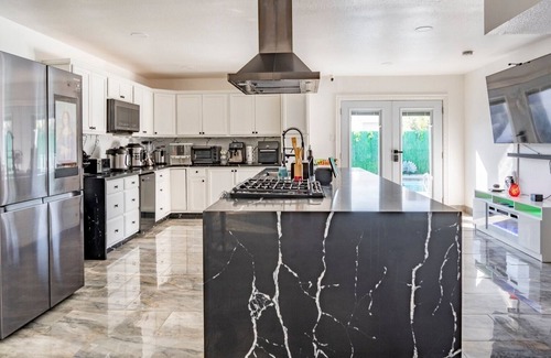 Paradise House | PRIVATE,BIG HEATED POOL, ENTERTAINMENT SMART HOME.