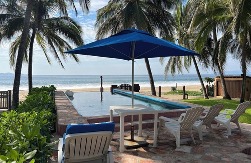 Barra de Potosi House | Private bungalow on the beach with WiFi and AC in Playa Blanca, Zihuatanejo
