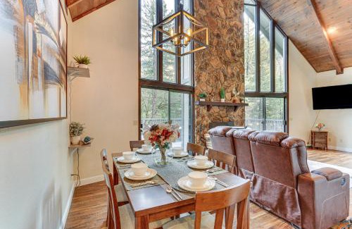 Lakehead House | Private Cabin with Forest Views and Grill in Lakehead!