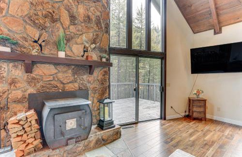 Lakehead House | Private Cabin with Forest Views and Grill in Lakehead!