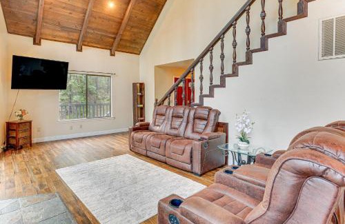 Lakehead House | Private Cabin with Forest Views and Grill in Lakehead!