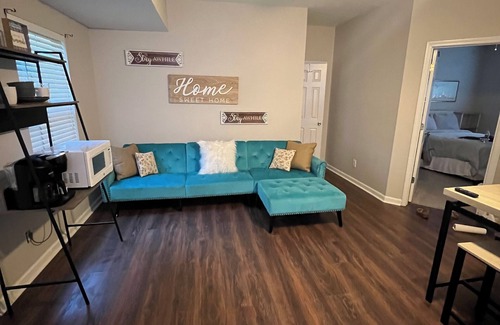 Marietta House | Private, Charming & Cozy, Guest Suite in Peaceful Marietta Neighborhood