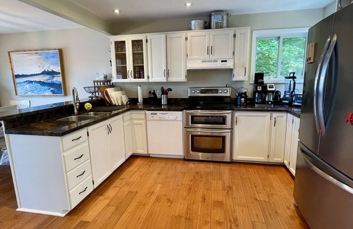 Muskoka Lakes Cottage | Private Cottage on a lovely small lake in the heart of Muskoka