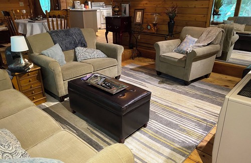 Enumclaw Cabin | Private Cozy Cabin Hike Mt.Rainier, Sunrise & Crystal Mt