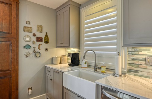 Livingston House | Private, Deep Water Cove - 1/4 mile from Marina Boat Rental, Restaurant, Grocery