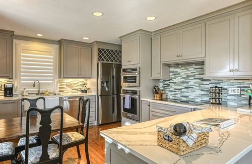 Livingston House | Private, Deep Water Cove - 1/4 mile from Marina Boat Rental, Restaurant, Grocery