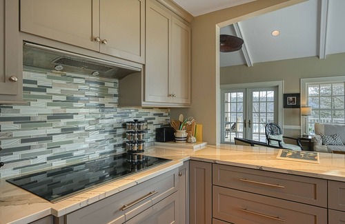 Livingston House | Private, Deep Water Cove - 1/4 mile from Marina Boat Rental, Restaurant, Grocery