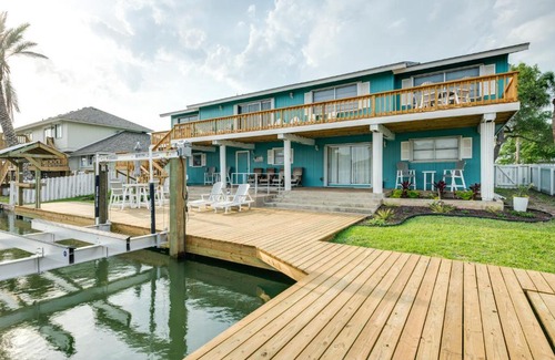 Key Allegro House | Private Dock Charming and Spacious Rockport Abode!