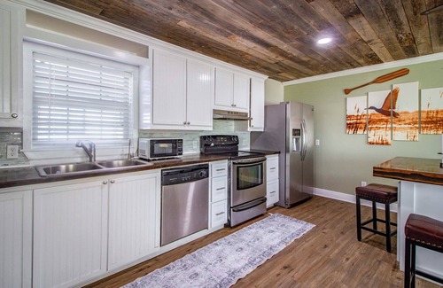 Bayou Gauche Cabin | Private Dock: Des Allemands Cabin on the Bayou!