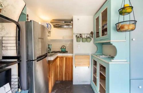 Sunset Park Apartment | Private fenced 1BR w/yd. Pets ok. Santa Monica Venice