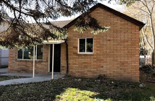 Springville House | Private four bedroom home - close to everything - pet friendly