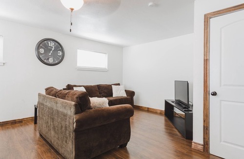 Springville House | Private four bedroom home - close to everything - pet friendly