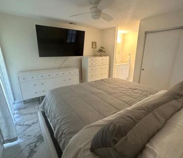 Al Lago Village House | Private furnished remodeled canalfront