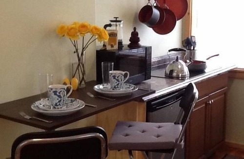 New Paltz Apartment | Private Getaway with Amazing Mountain Views! Great for couples, writers, friends