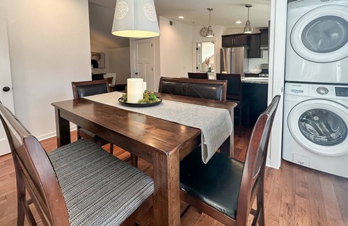 West Bloomington House | Private Guest Suite- Pool⭐Family & Dogs Friendly⭐City & Quiet Living