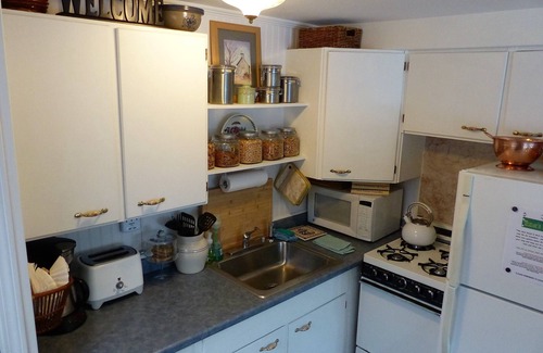 Fayetteville Cottage | Private Guesthouse with Garage, Pool, Deck and Hot Tub in Fayetteville/Syracuse