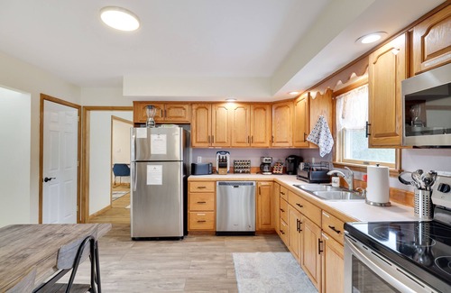 Stroudsburg House | Private Heated Pool/Hot Tub/Huge Game Room/Sauna/Fire Pit/Huge Yard/3300 sq ft!