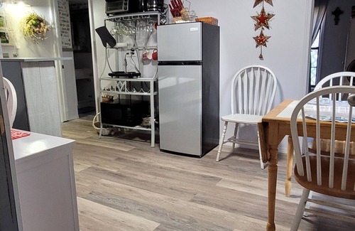 Gallant Apartment | Private Hide-a-way Farmhouse Apartment. Pet Friendly & Horses!