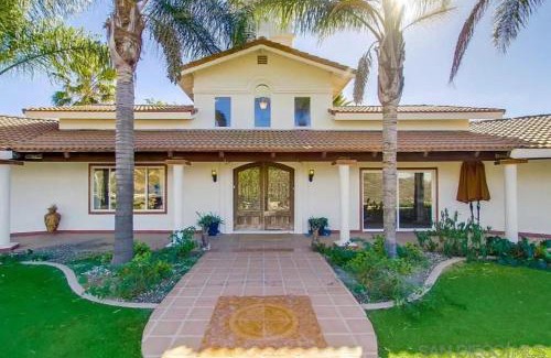 Jamul Villa | Private Home on 10 Acres - Heated Salt Pool & Jacuzzi, Mountain & City Views, Horseshoes, Basketball, BBQ, Golf Putting, Foosball, Croquet, Bose Stereo, White Cotton Bedding - Hilltop Hacienda, Pool Heat Optional