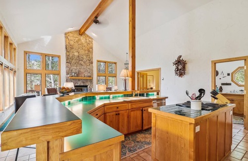 Three Peaks House | Private Home on the Golf Course with a Hot Tub and Sauna