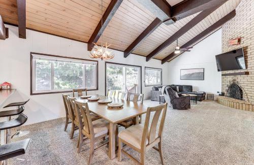 Lake Arrowhead House | Private Hot Tub at Dog-Friendly Lake Arrowhead Gem