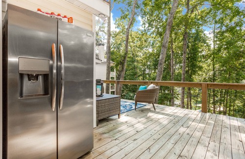 Dawsonville House | Private In the woods cabin With a Lakeview