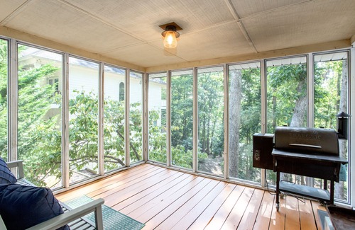 Dawsonville House | Private In the woods cabin With a Lakeview