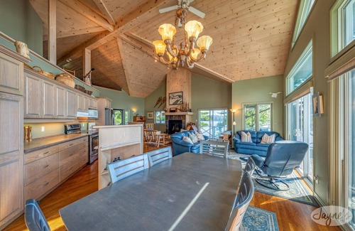 Port Carling Cottage | Private Island on Lake Muskoka! Cottage+guest house+bunkie! Sunsets!