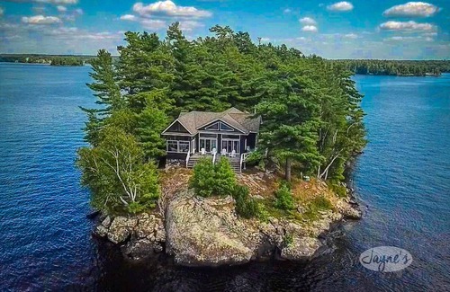 Port Carling Cottage | Private Island on Lake Muskoka! Cottage+guest house+bunkie! Sunsets!