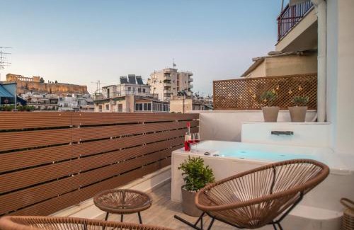 Koukaki Apartment | Private Jacuzzi & Acropolis View - The Athenian Loft