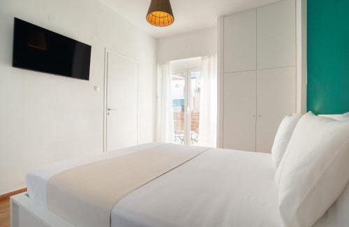 Koukaki Apartment | Private Jacuzzi & Acropolis View - The Athenian Loft